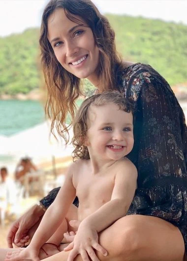 Camila y la más chica de la familia.