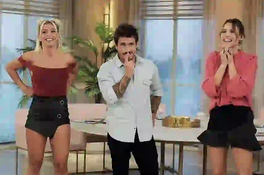 De Sol Pérez y Pampita, Bal habla bien como personas.