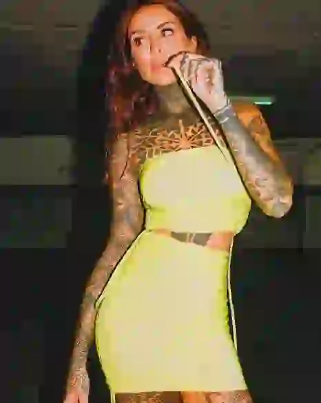 Candelaria está en pareja con el hijo de un empresario textil.