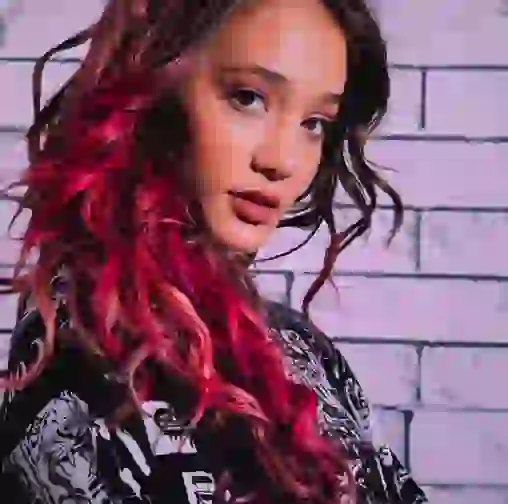 La joven compartió con el actor las grabaciones de Simona.