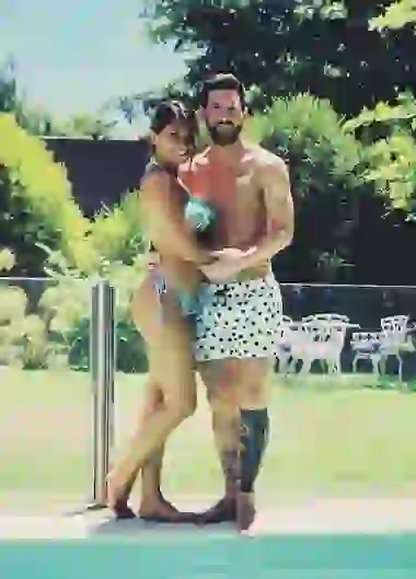 Lionel Messi junto a su mujer