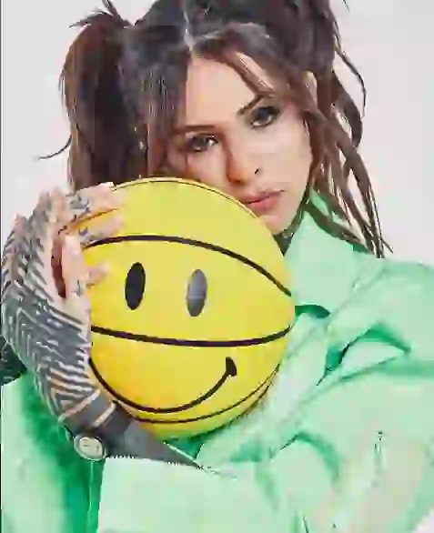 Candelaria está de novia con el hijo del dueño de Herencia y Kosiuko. 