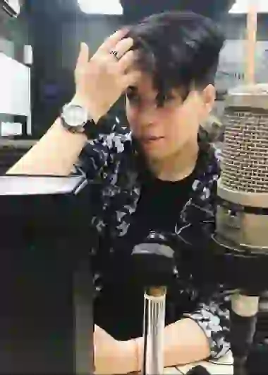 Agustina se luce en la radio también.