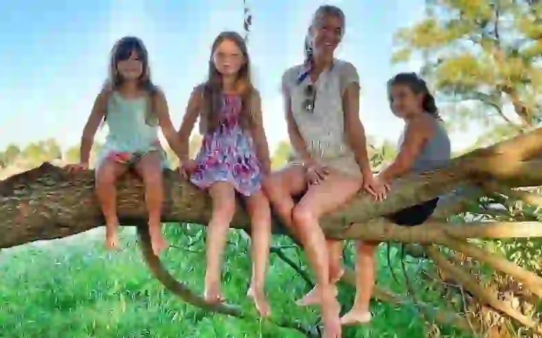 Neumann viajó con todas sus hijas.