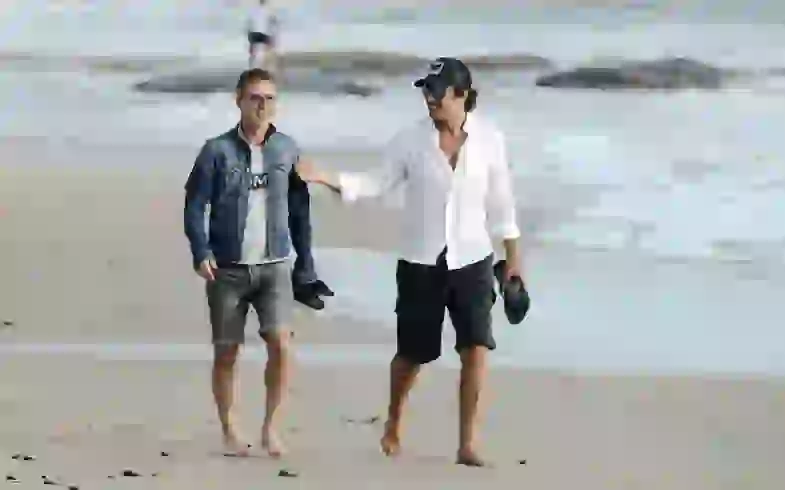 Suar y Gustavo Bermúdez, caminata por Punta