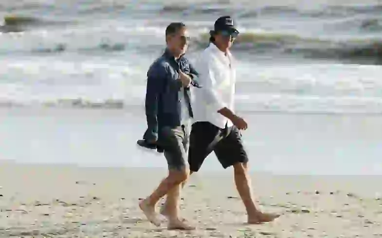 Suar y Gustavo Bermúdez, caminata por Punta