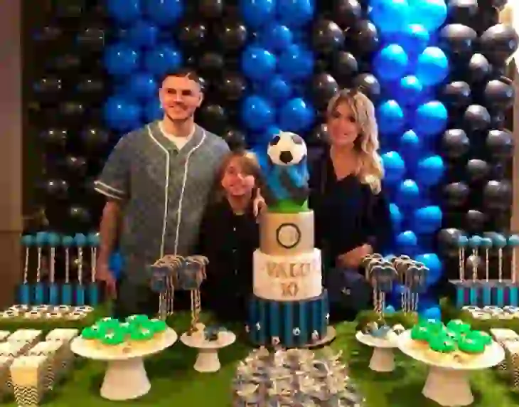 El niño es fanático del Inter de Milán.