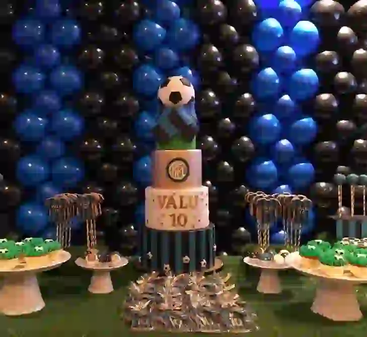 El niño es fanático del Inter de Milán.