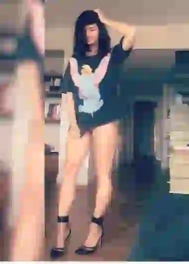 La ex de Suar vive sin tapujos.