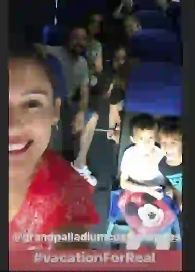 La modelo se fue con amigos y sus chicos a México.