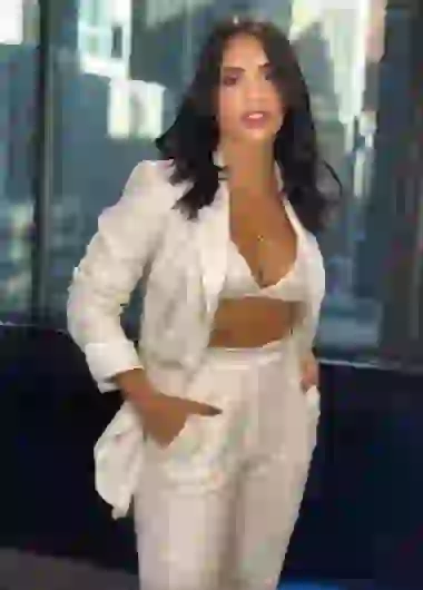 Lali sigue conquistando al mundo con sus canciones polémicas.