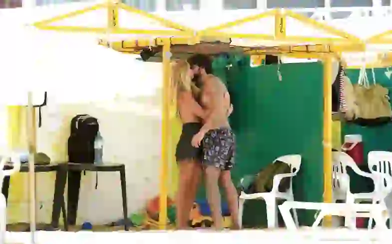 Sabrina Rojas y Luciano Castro, a los besos