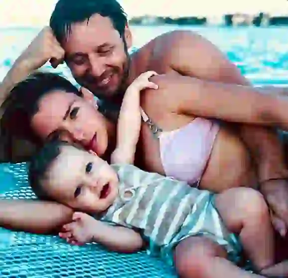 Vicuña tiene tres varones con su ex, Pampita.