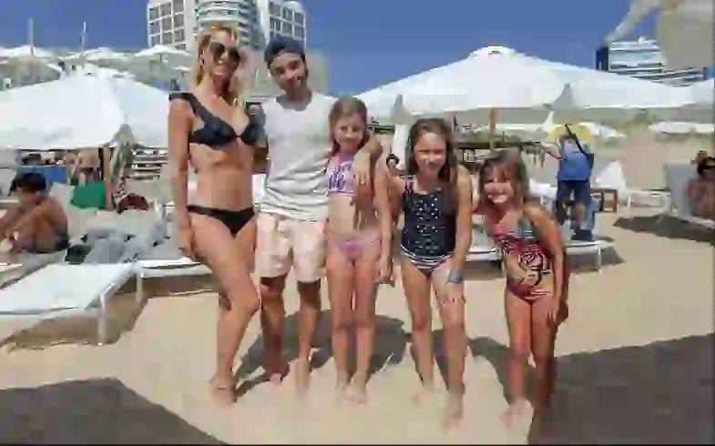 Las Neumann se fotografiaron con Fer Vazquez.