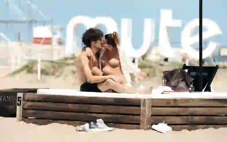 ¡No se despegan nunca!