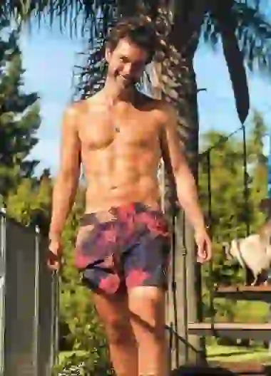 Mariano Martínez le dio una mano a su hija, pero en las redes lo mataron.