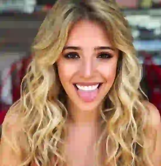 Nati no se siente cómoda con su nuevo corte de cabello.