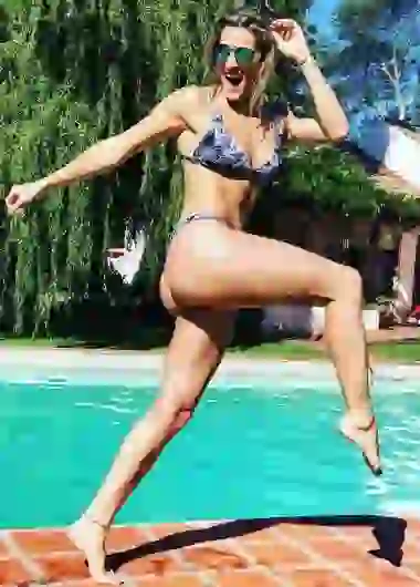 Este verano, en Mardel, Mica se siente plena.