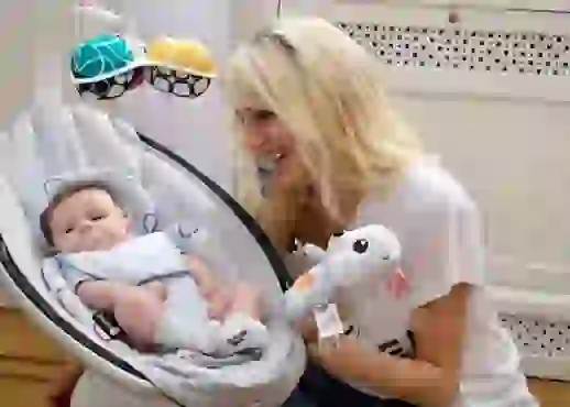 Vicky celebró los dos meses de su bebé en un set fotográfico.