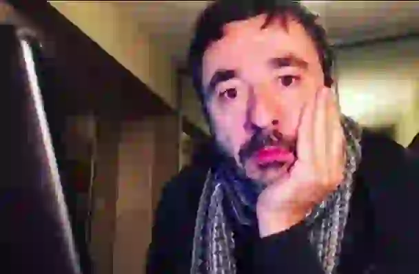 Leo aceptó la propuesta del humorista porque le divierte su cuenta de Instagram.