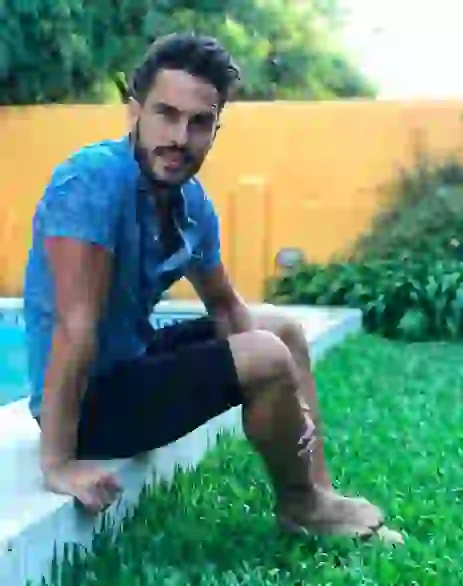 Juan conduce El gran premio de la cocina junto a Carina Zampini.