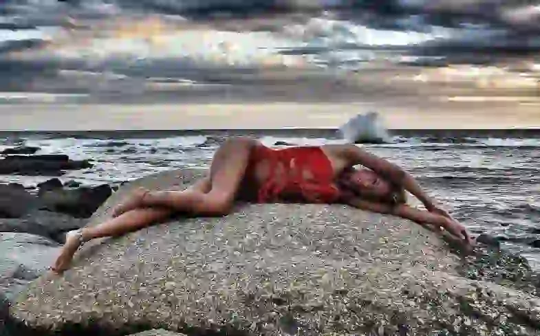 La rubia aprovechó los atardeceres para fotografiarse.