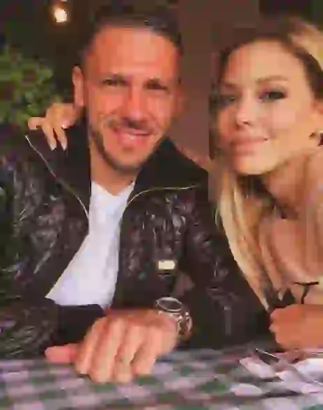 Al menos cuatro ladrones, encapuchados, entraron al domicilio de la pareja.