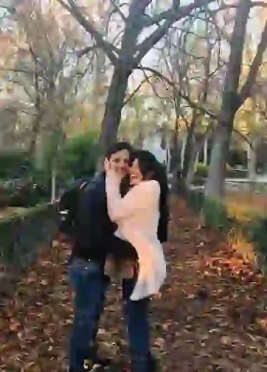 Rodrigo de la Serna y su mujer embarazada