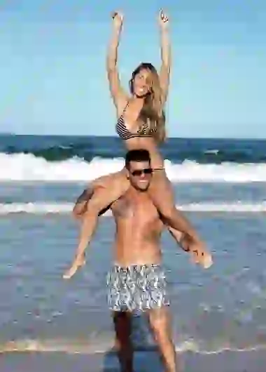 El romance con la modelo marcha genial.