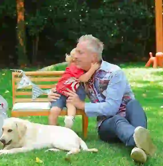 Marley y Mirko toman juntos clases de natación.