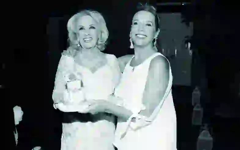 Su amada hija: Marcela.