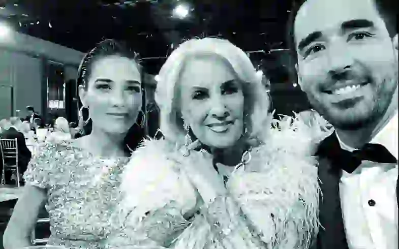 Juanita y Nacho, sus nietos. 