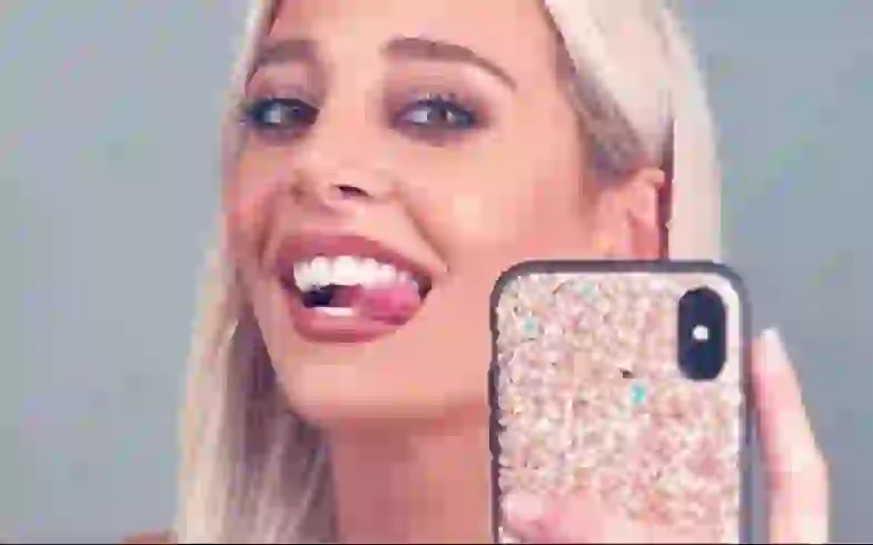 Sol Pérez le saca la lengua a los que la tratan de hueca