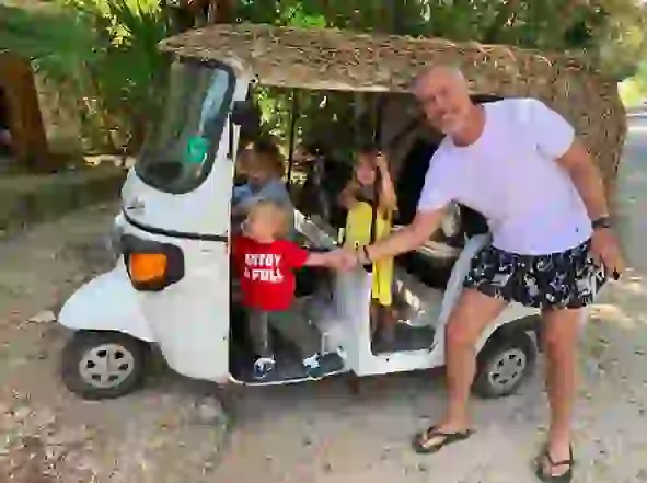 Mirko cumplió 16 meses y los festejó en México con su papá.