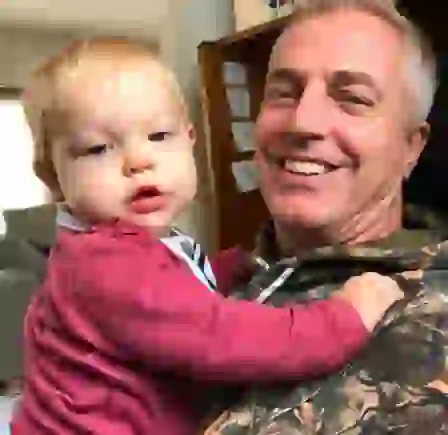 Desde que nació, Miro acompaña a Marley viajando en Por el mundo.