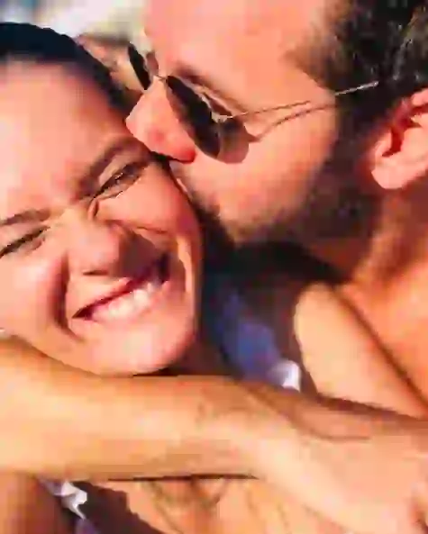 La China viajó sola a NYC con sus hijas.