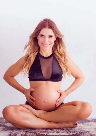 Mariana dará a luz en un mes a una bebita.