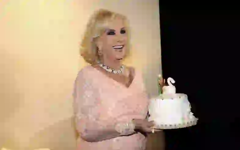 Mirtha Legrand con su torta de cumpleaños