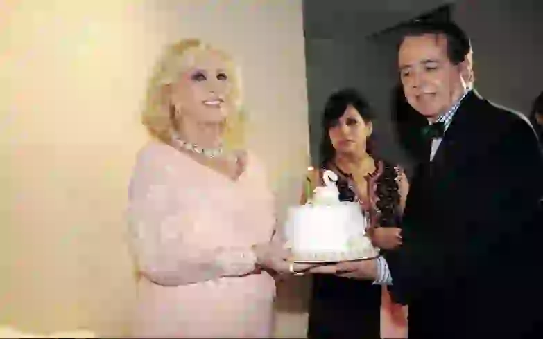 Mirtha Legrand con su torta de cumpleaños