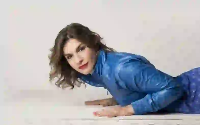 Dalia Gutmann, responde con humor al ping pong