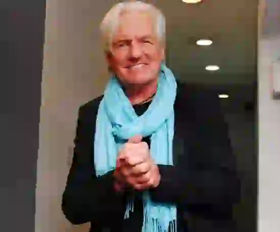 Sergio se cayó en una fosa de casi tres metros que forma parte del escenario.