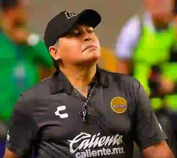 Diego le envió dos regalos a Dalma por el nacimiento de Roma.