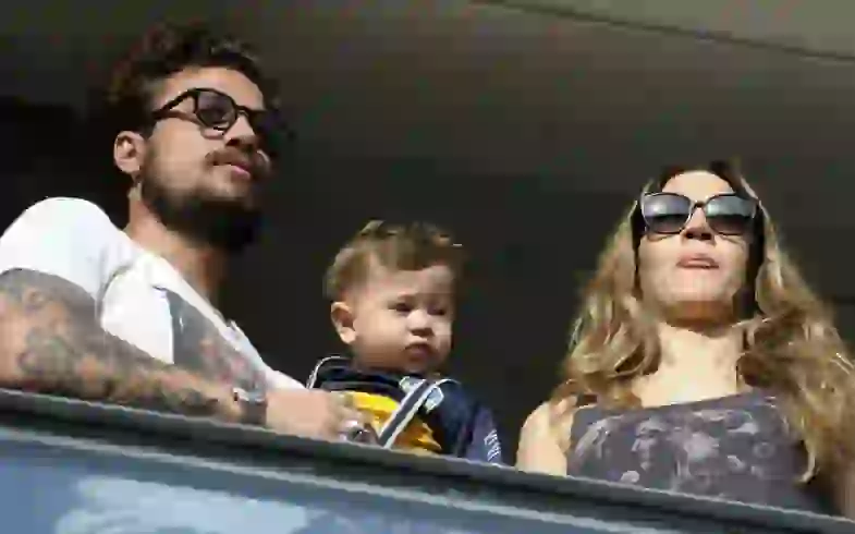 El pequeño Morrison quedó en el medio del escándalo de sus papas famosos.