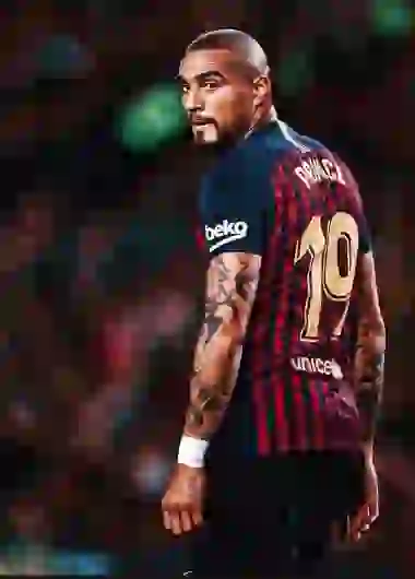 Boateng hoy juega en el Barca. Se enfrentó con Icardi en el Milan.