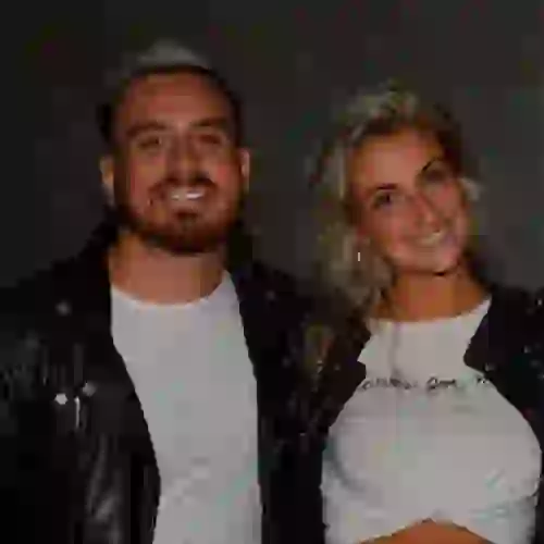 Fede Bal y Bianca Iovenitti posaron para las cámaras antes de ver la obra.