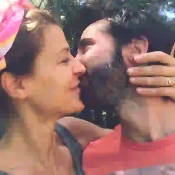 El novio de la actriz es dueño de un refugio canino, La Manada.