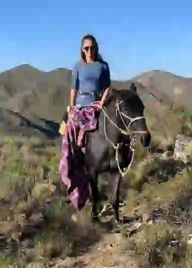 Luna se ríe de su pasado.