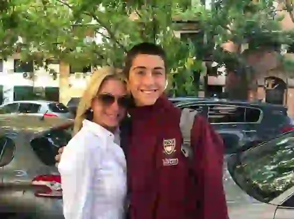 El joven se tatuó las palabras 