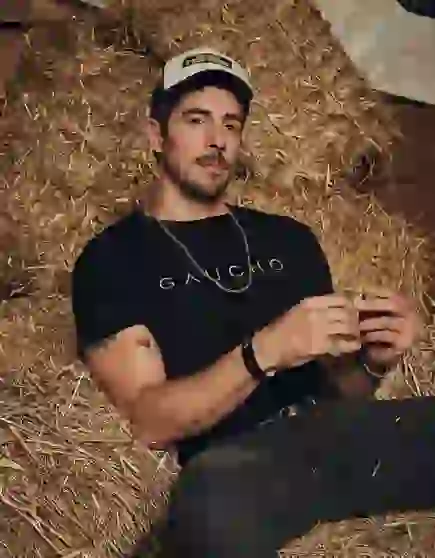 Esteban interpreta a un hombre violento en Campanas en la noche.
