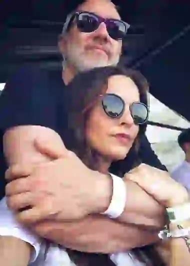 Andy Kusnetzoff junto a su pareja, Flor Kourny